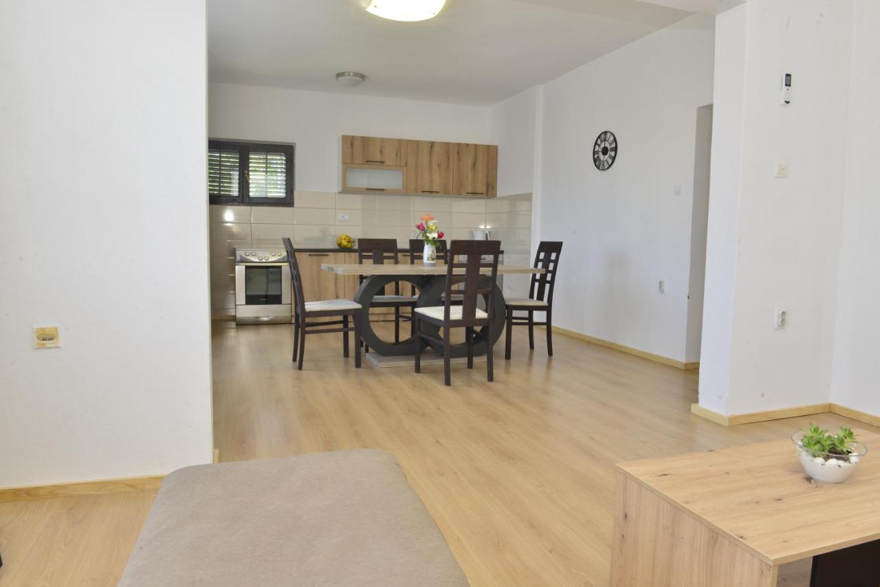 Milosavljevic Apartments Τίβατ Εξωτερικό φωτογραφία