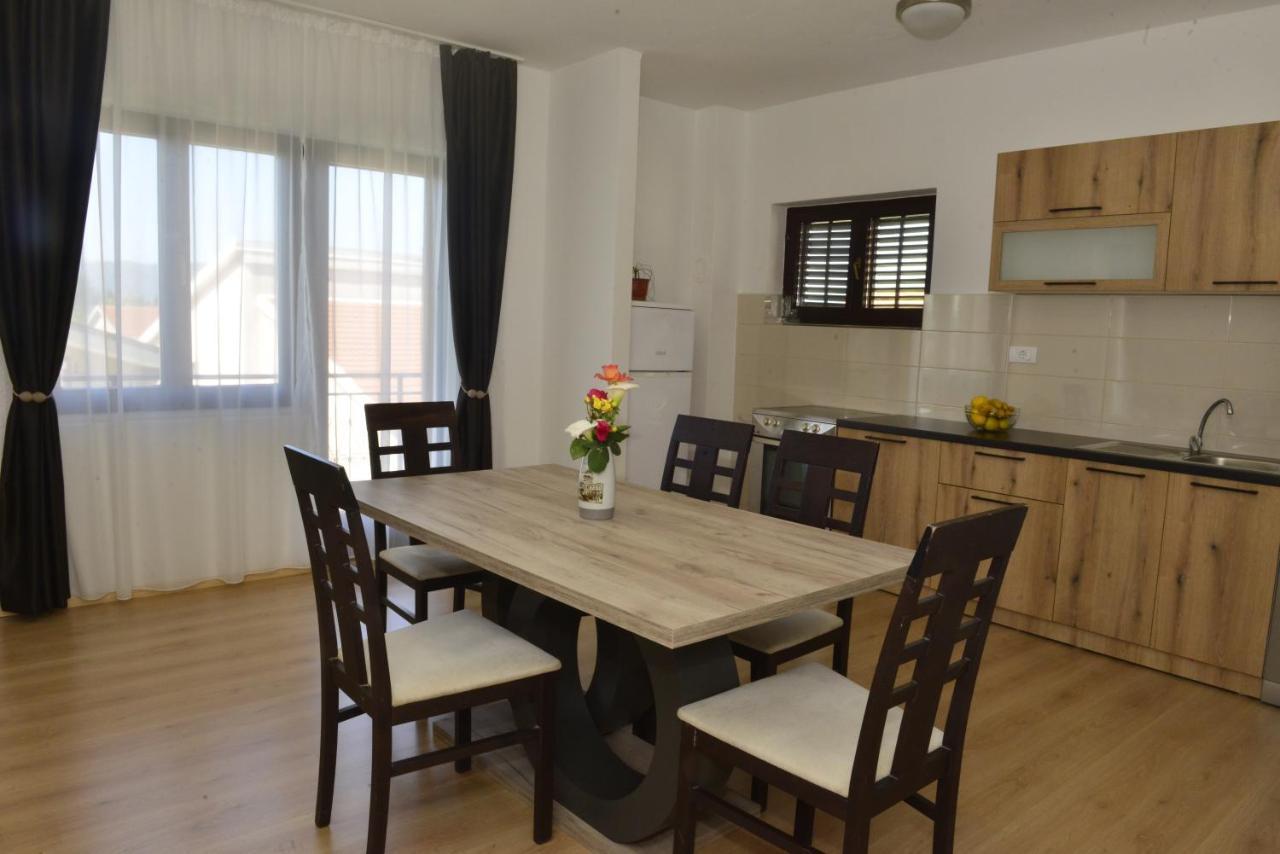 Milosavljevic Apartments Τίβατ Εξωτερικό φωτογραφία
